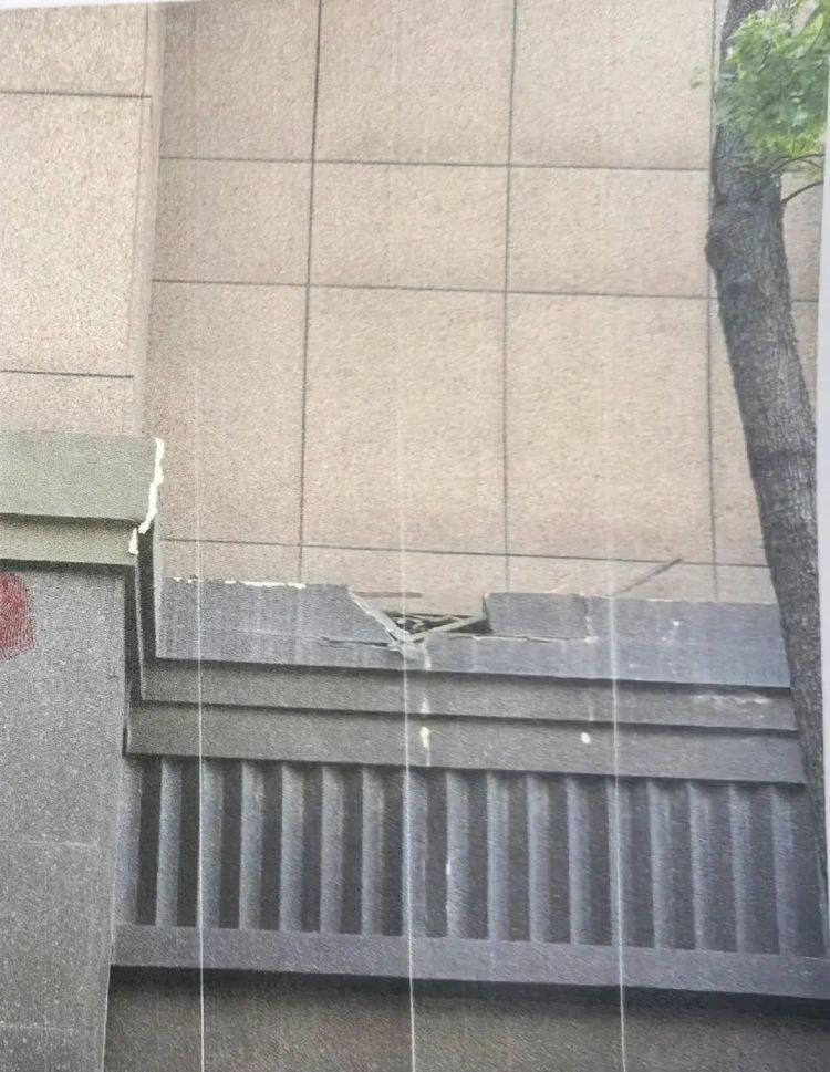 如何代理皇冠信用网
_上海一男子为图方便将木材从11楼扔下如何代理皇冠信用网
，被警方采取刑事强制措施