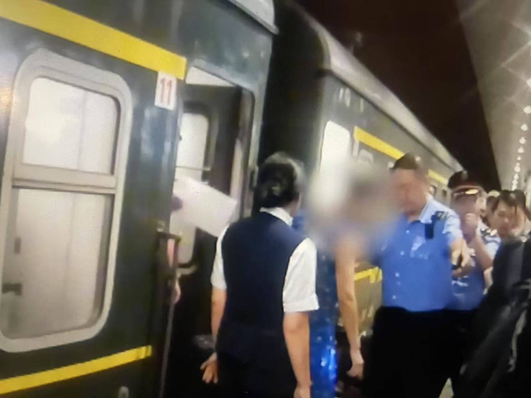 皇冠信用开户申请_女子火车上“霸座”不听劝皇冠信用开户申请，抵达北京后行政拘留7天！