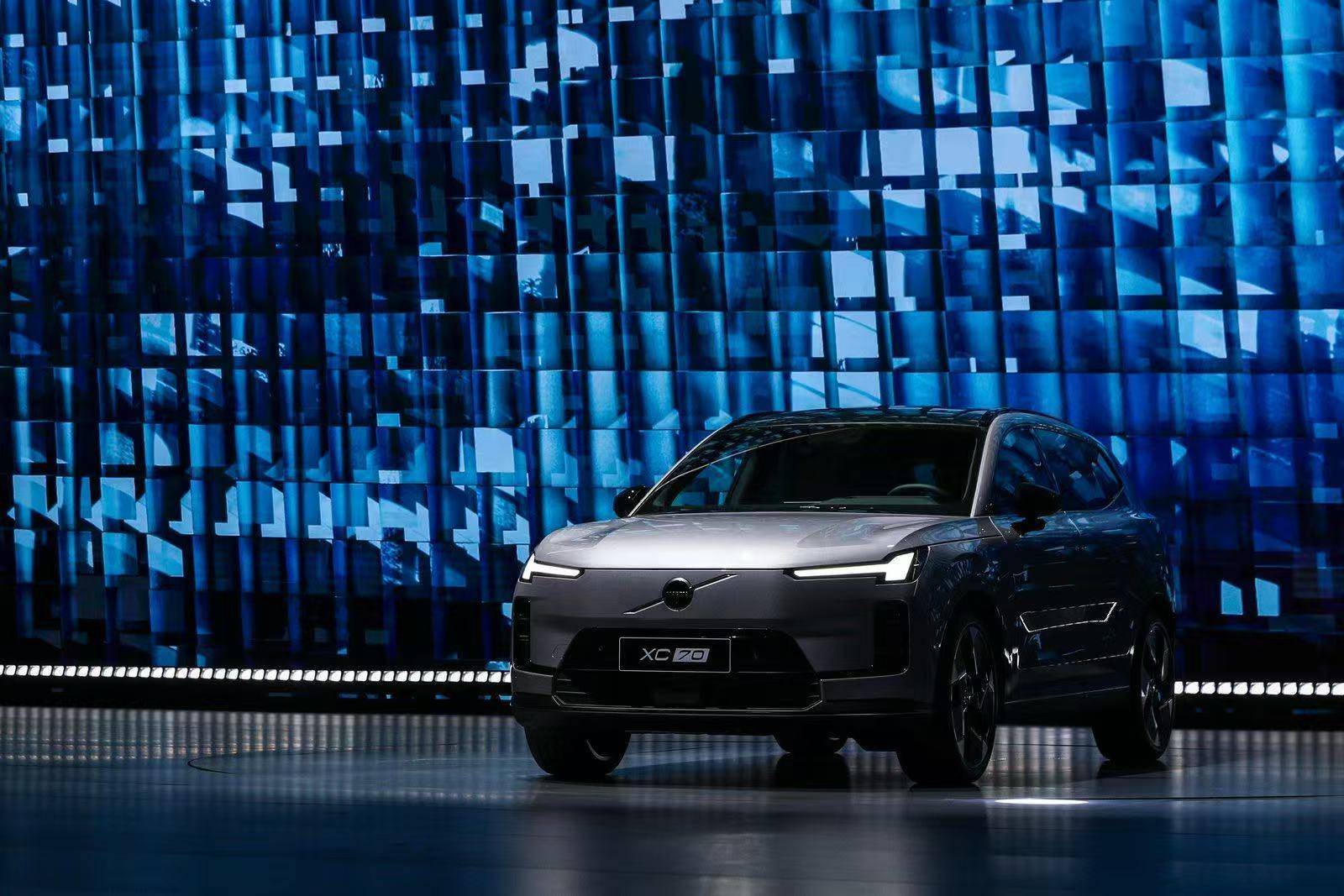 法国甲组联赛_“豪华插混第一车”法国甲组联赛，比预售便宜3万元，26.99万元起的沃尔沃XC70能否突围？