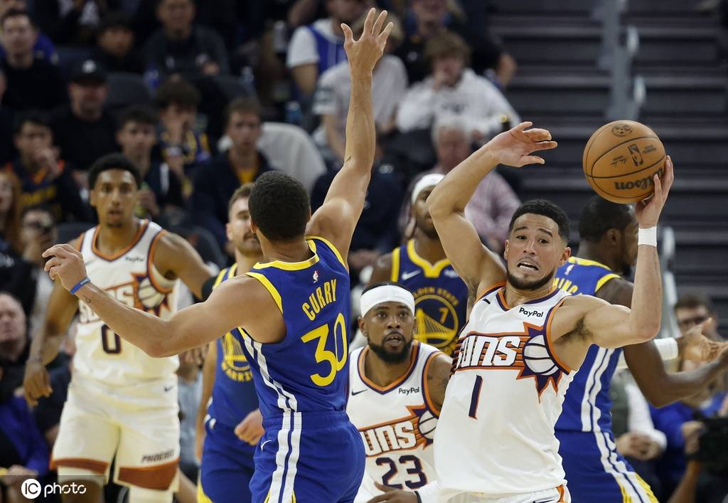 牛津联 vs 斯托克城_库里28+4巴特勒背伤退赛 布克38分勇士射落太阳