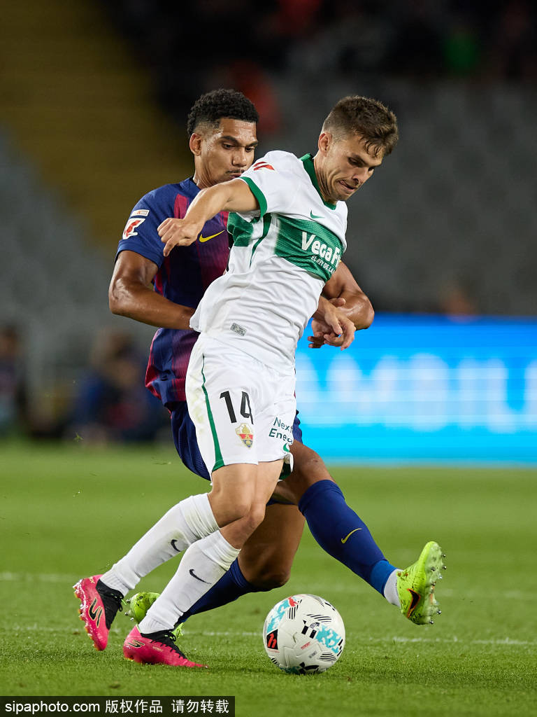 皇冠足球平台代理申请_巴塞罗那逆转马德里竞技！奥尔莫关键进球助阵皇冠足球平台代理申请，西甲巅峰对决掀热潮